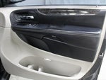 2015 Town and Country Thumbnail 27