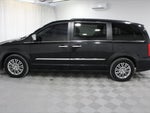2015 Town and Country Thumbnail 32