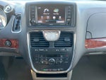 2015 Town and Country Thumbnail 26