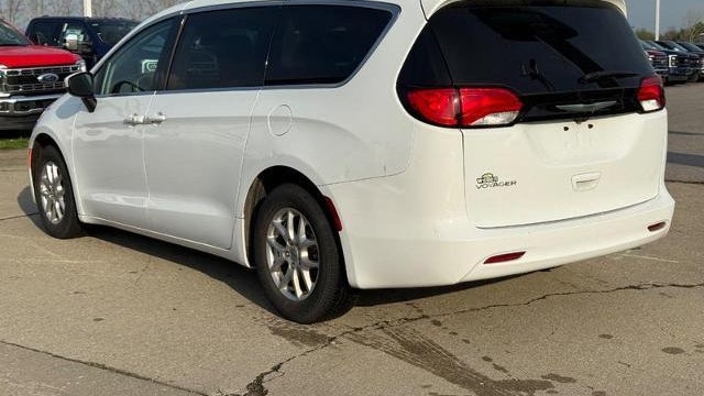 2022 Chrysler Voyager LX