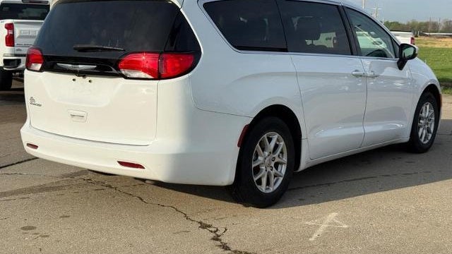 2022 Chrysler Voyager LX