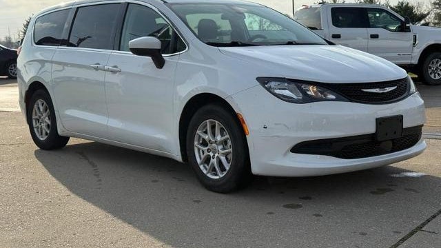 2022 Chrysler Voyager LX