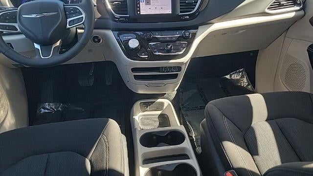 2024 Chrysler Voyager LX
