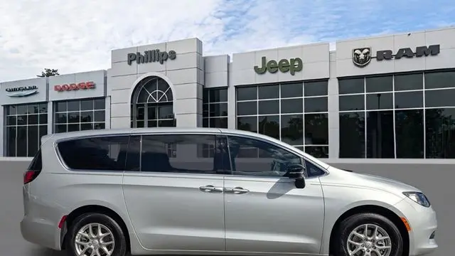 2026 Chrysler Voyager LX