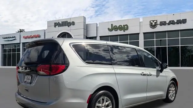 2026 Chrysler Voyager LX