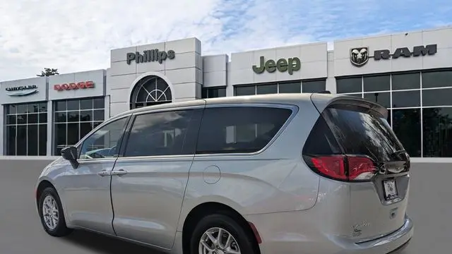 2026 Chrysler Voyager LX