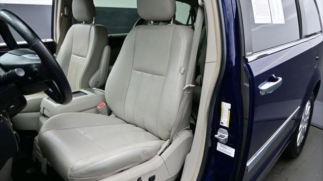 2012 Chrysler Town and Country Touring-L
