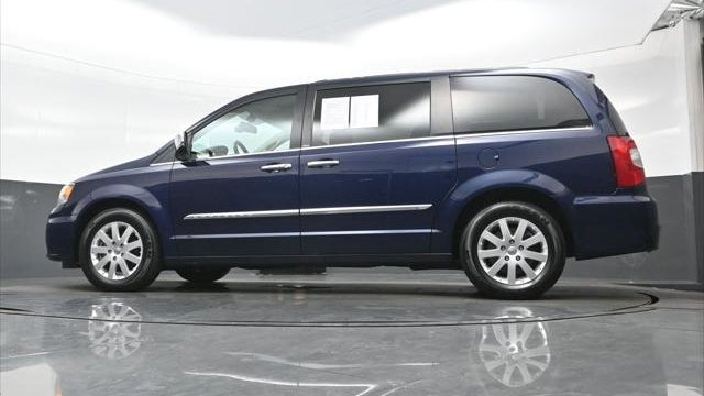 2012 Chrysler Town and Country Touring-L
