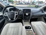 2016 Town and Country Thumbnail 16