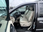 2016 Town and Country Thumbnail 21