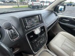 2016 Town and Country Thumbnail 32