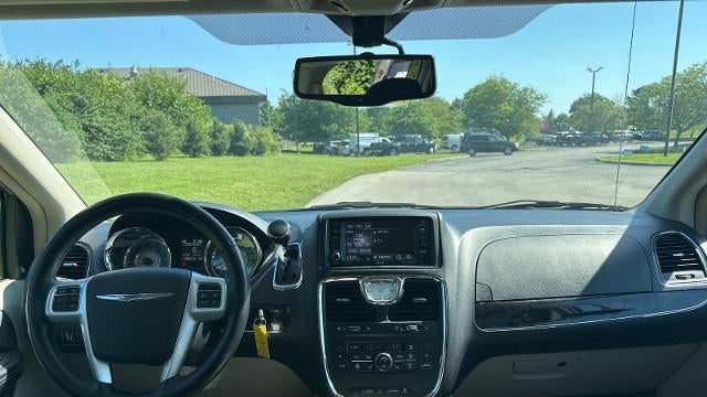 2016 Chrysler Town and Country Touring-L