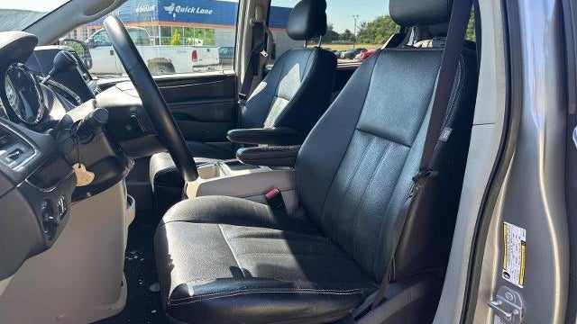 2016 Chrysler Town and Country Touring-L