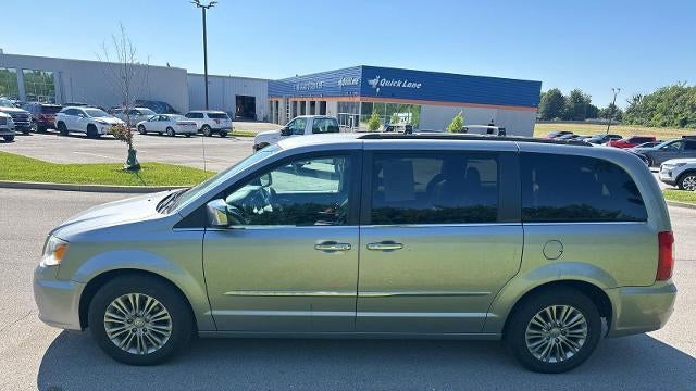 2016 Chrysler Town and Country Touring-L