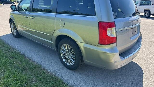 2016 Chrysler Town and Country Touring-L