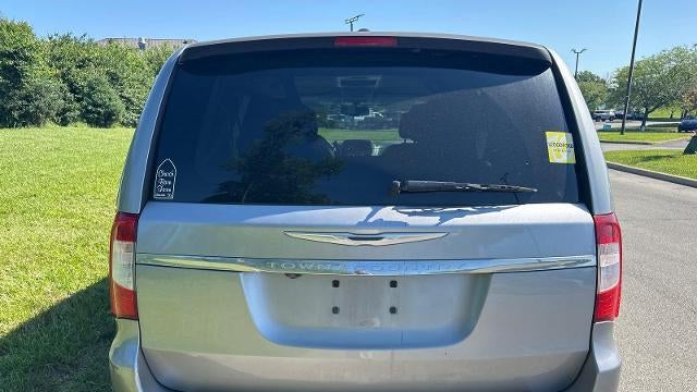 2016 Chrysler Town and Country Touring-L
