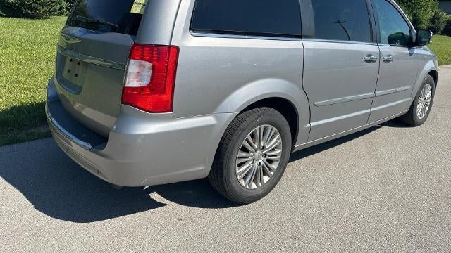 2016 Chrysler Town and Country Touring-L