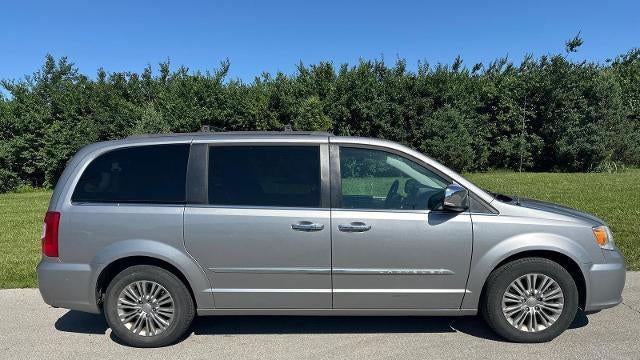 2016 Chrysler Town and Country Touring-L