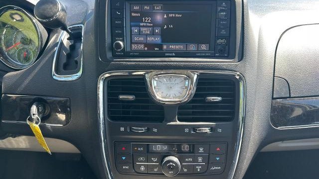 2016 Chrysler Town and Country Touring-L