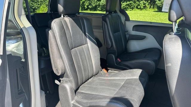 2016 Chrysler Town and Country Touring-L