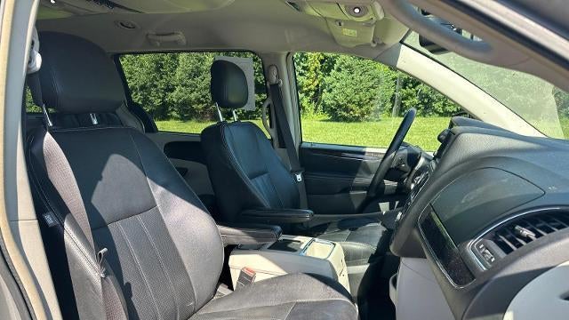 2016 Chrysler Town and Country Touring-L