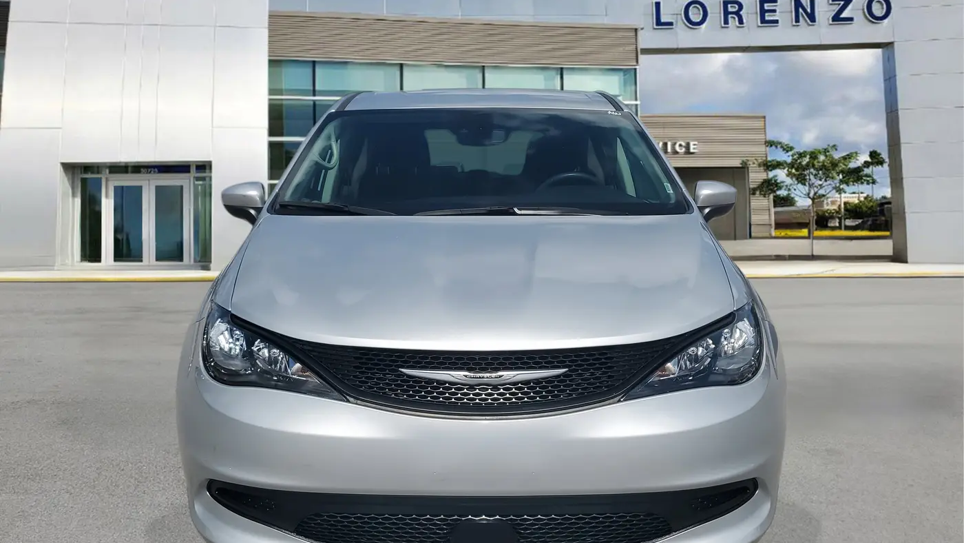 2023 Chrysler Voyager LX