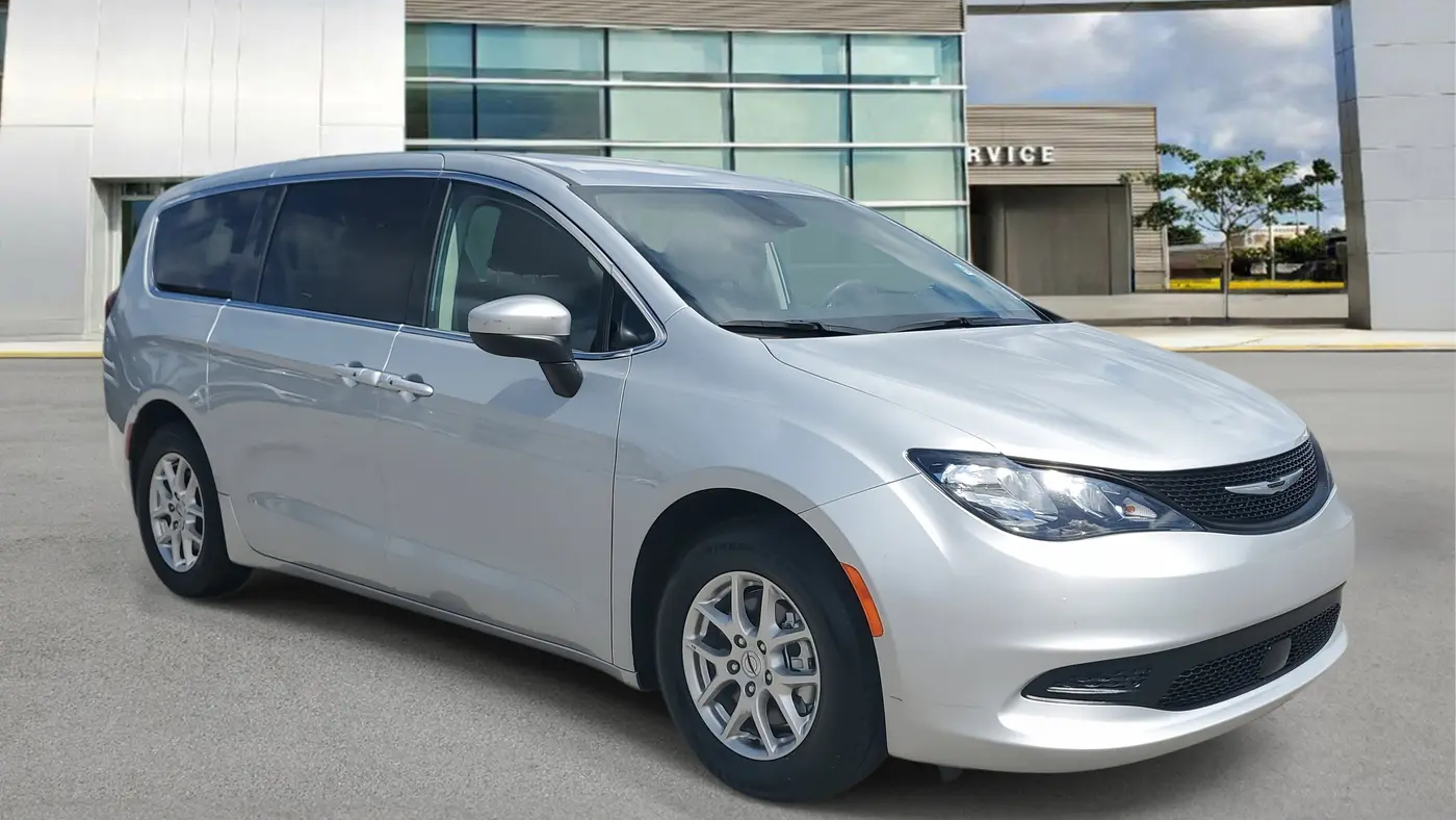 2023 Chrysler Voyager LX