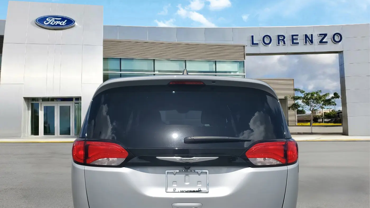 2023 Chrysler Voyager LX
