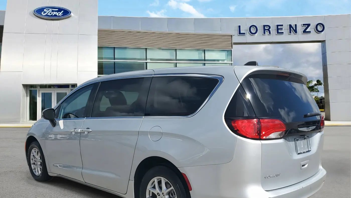 2023 Chrysler Voyager LX