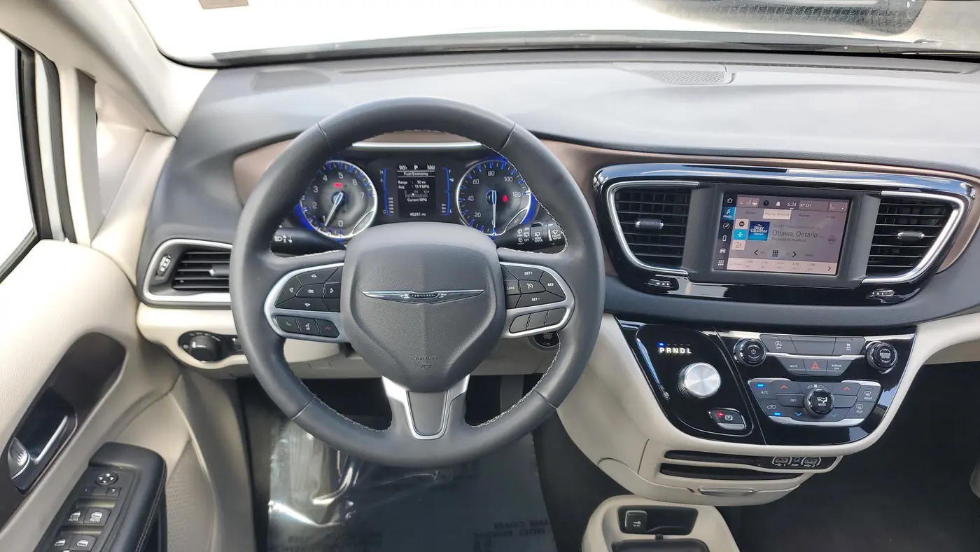 2023 Chrysler Voyager LX