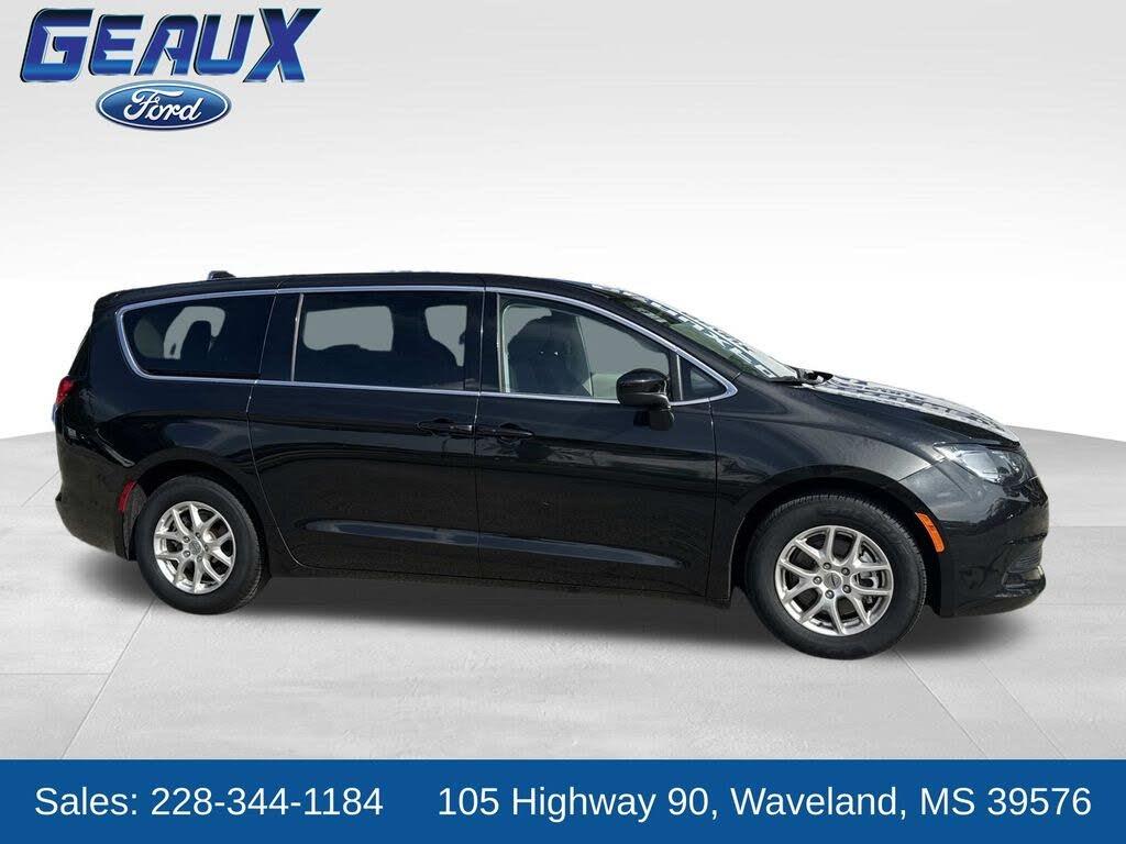 2023 Chrysler Voyager