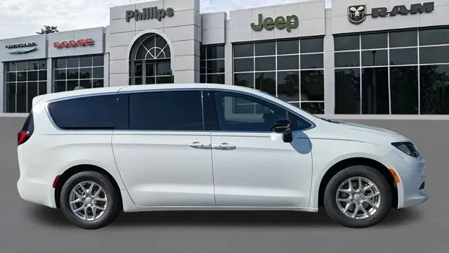 2026 Chrysler Voyager LX