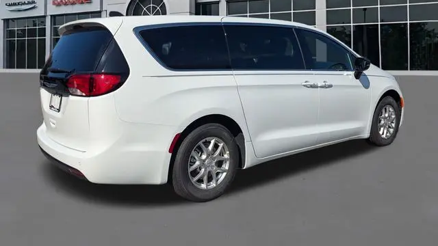 2026 Chrysler Voyager LX