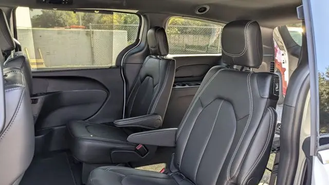 2026 Chrysler Voyager LX