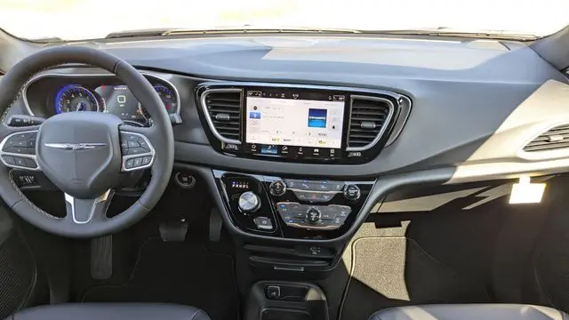 2026 Chrysler Voyager LX