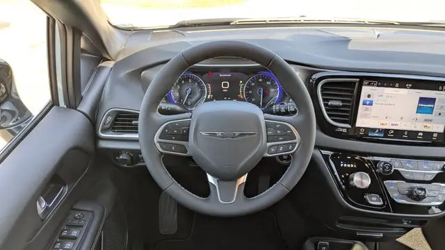 2026 Chrysler Voyager LX