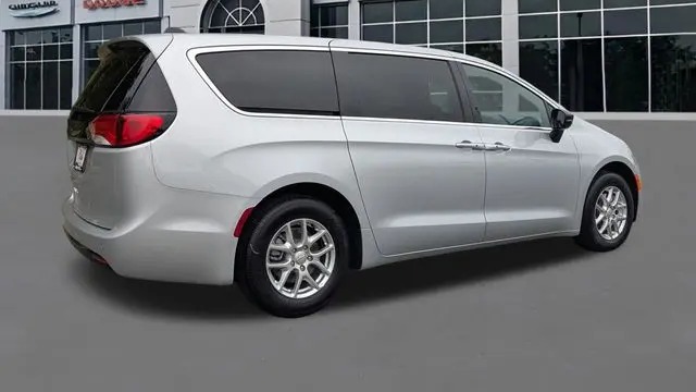 2026 Chrysler Voyager LX