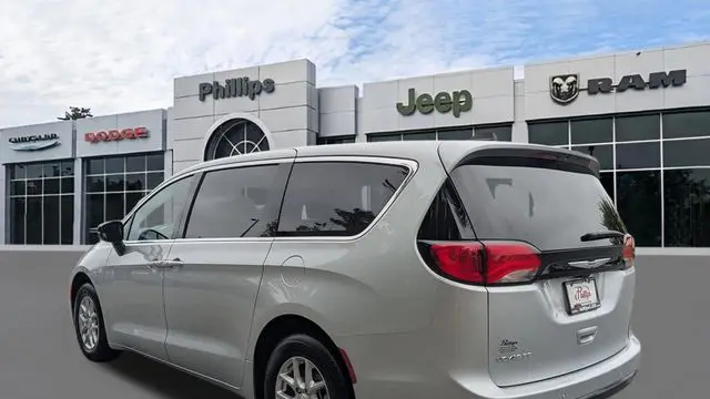 2026 Chrysler Voyager LX