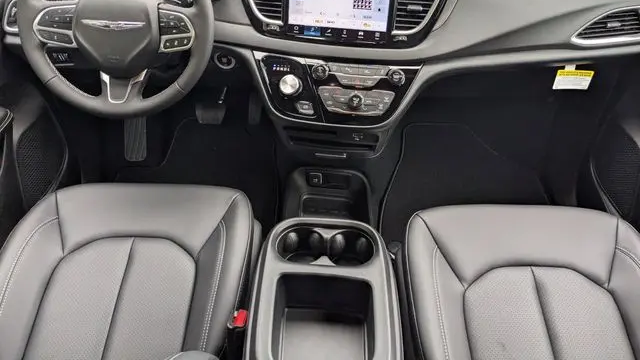 2026 Chrysler Voyager LX