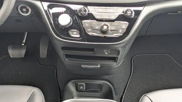 2026 Chrysler Voyager LX