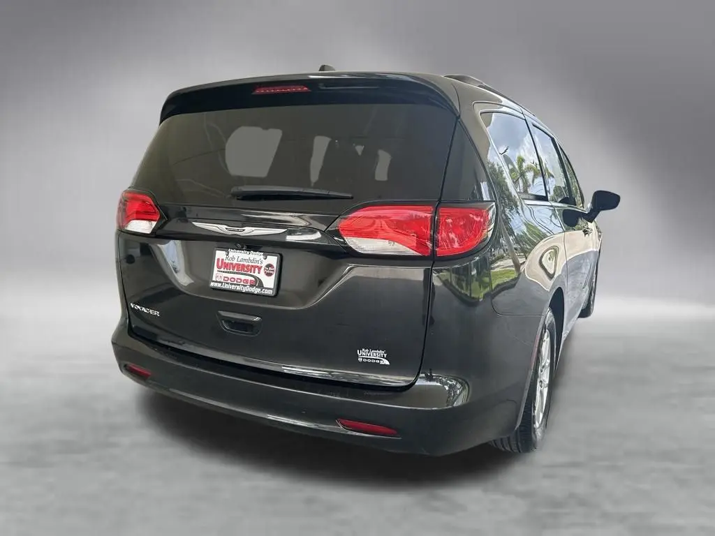 2021 Chrysler Voyager - $11,935