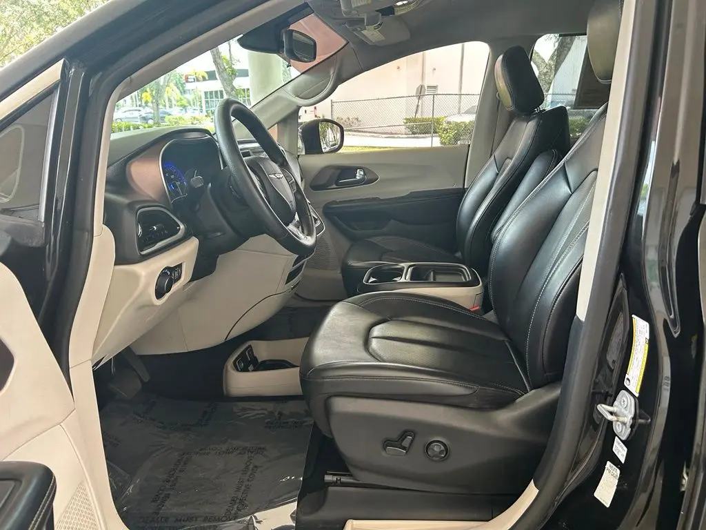2021 Chrysler Voyager - $11,935