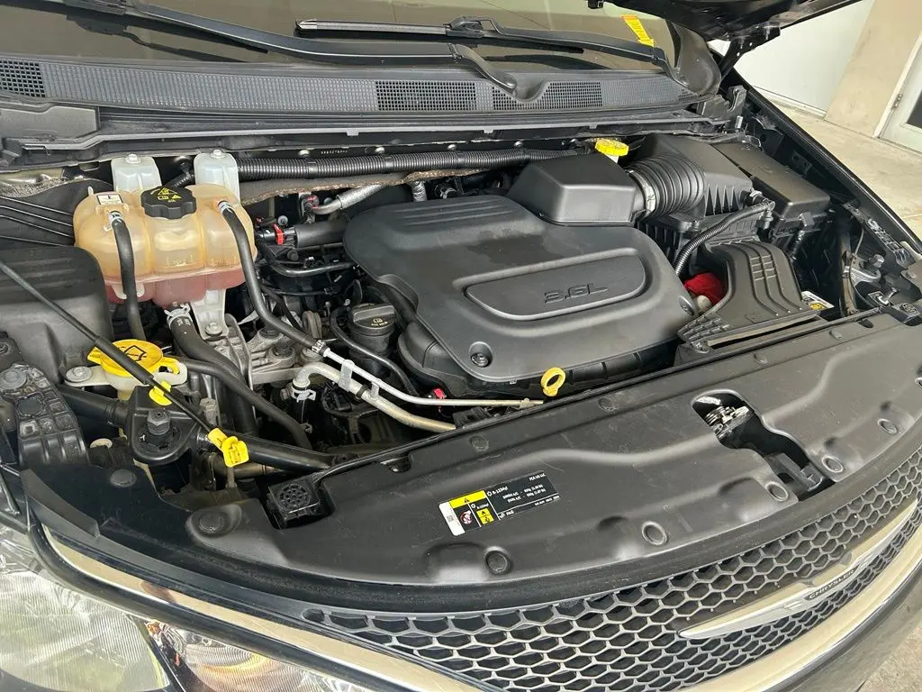 2021 Chrysler Voyager - $11,935