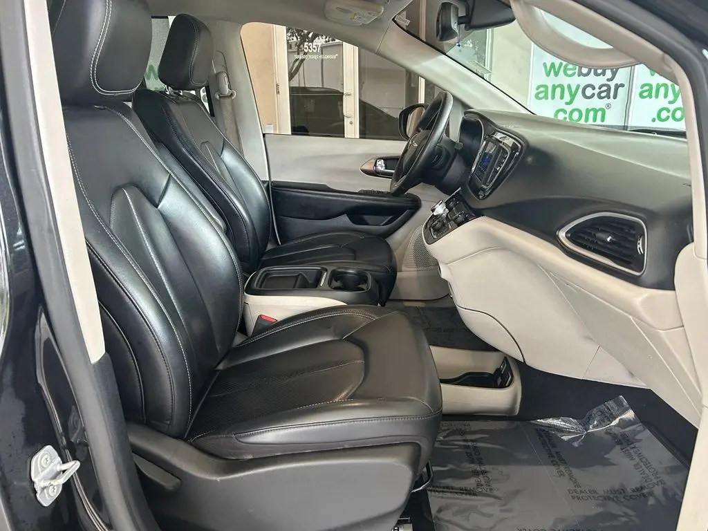 2021 Chrysler Voyager - $11,935
