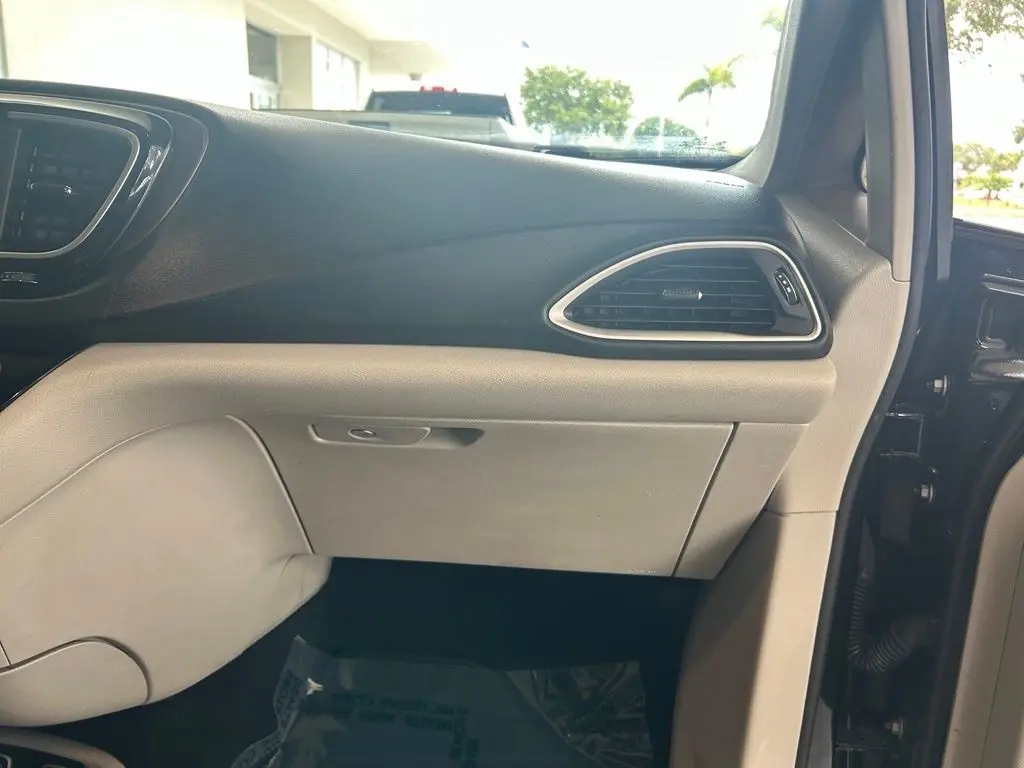 2021 Chrysler Voyager - $11,935