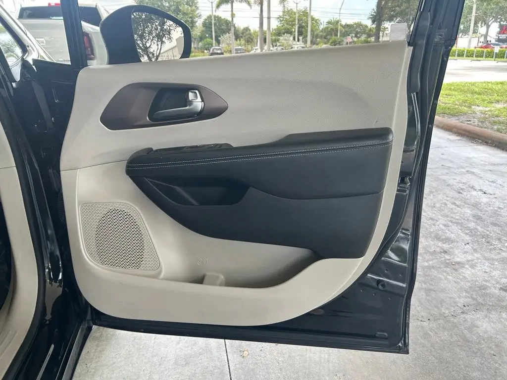 2021 Chrysler Voyager - $11,935