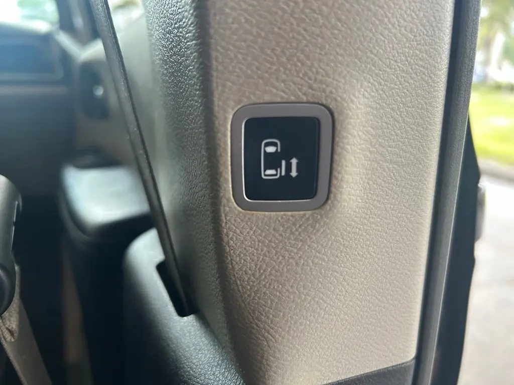 2021 Chrysler Voyager - $11,935