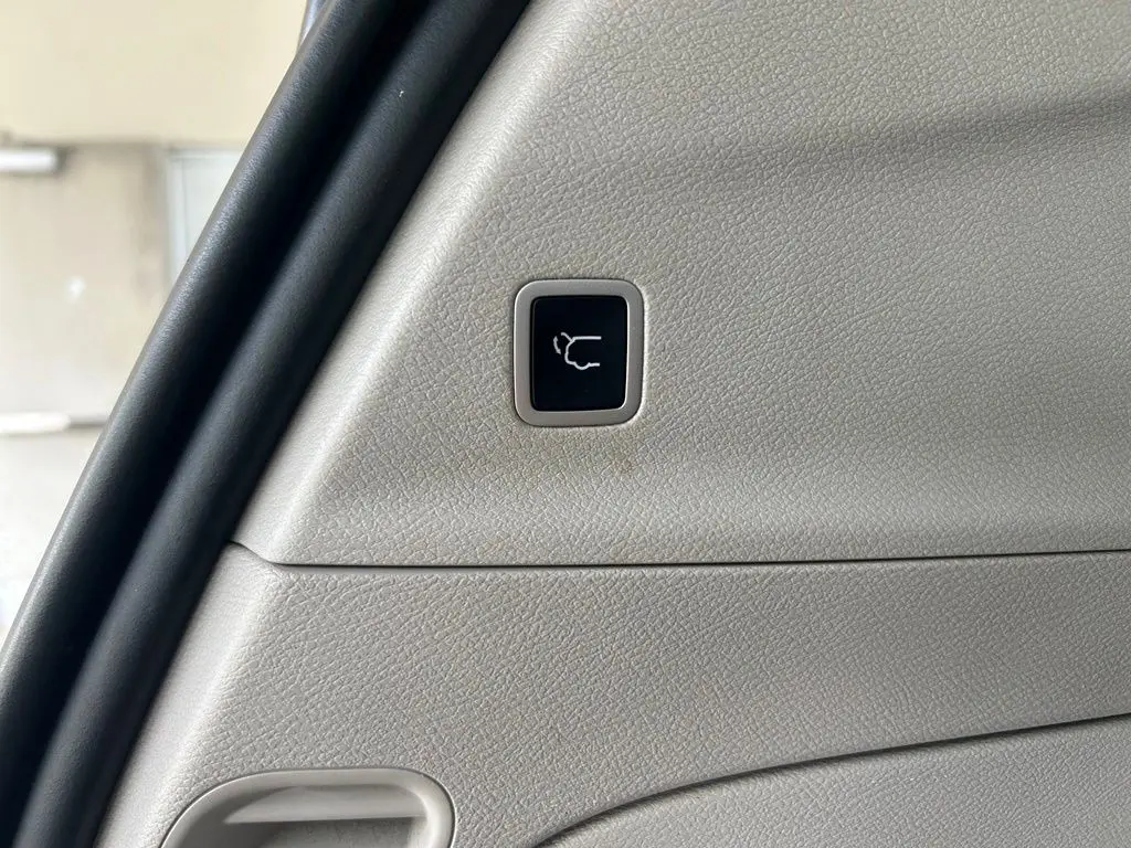 2021 Chrysler Voyager - $11,935