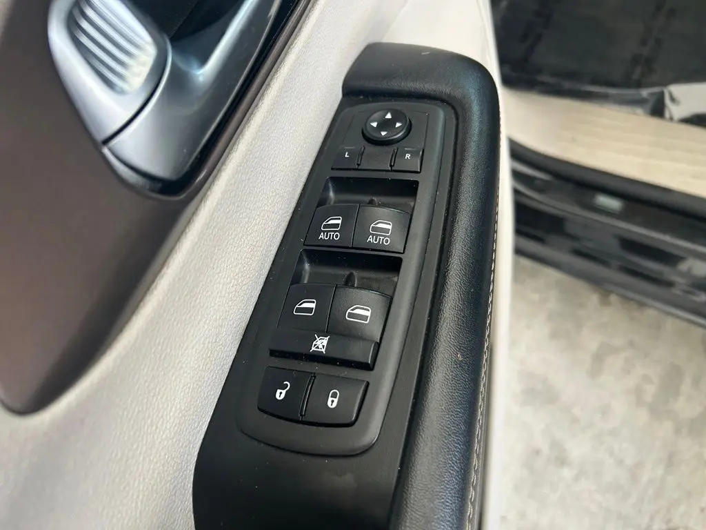 2021 Chrysler Voyager - $11,935