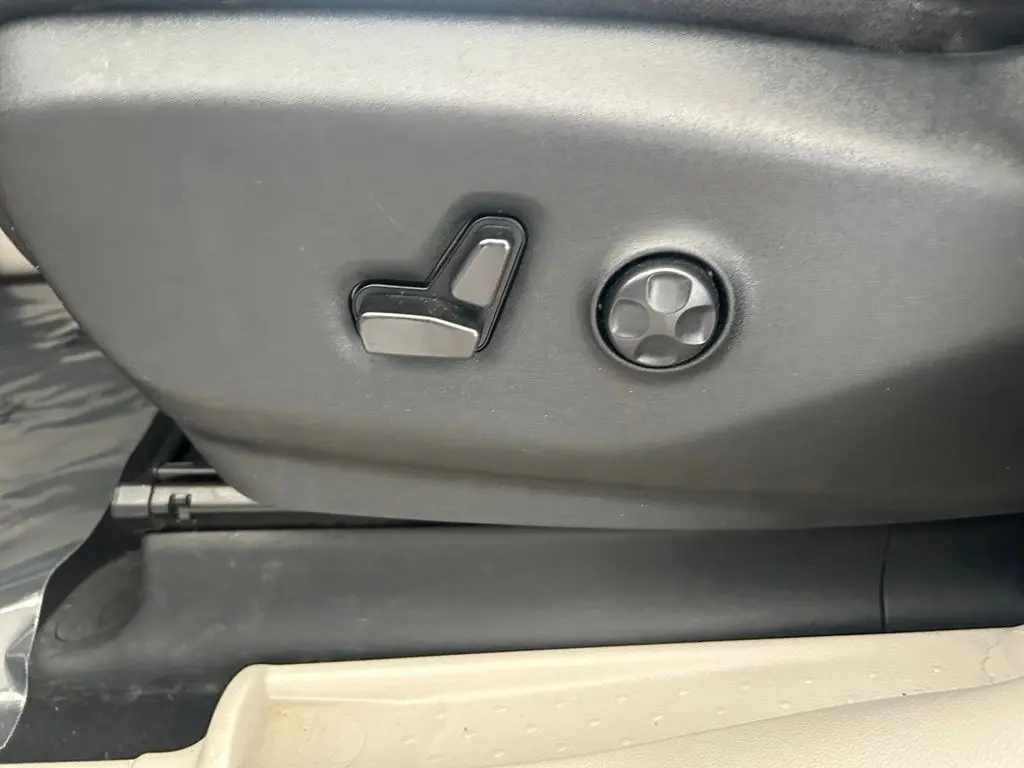 2021 Chrysler Voyager - $11,935